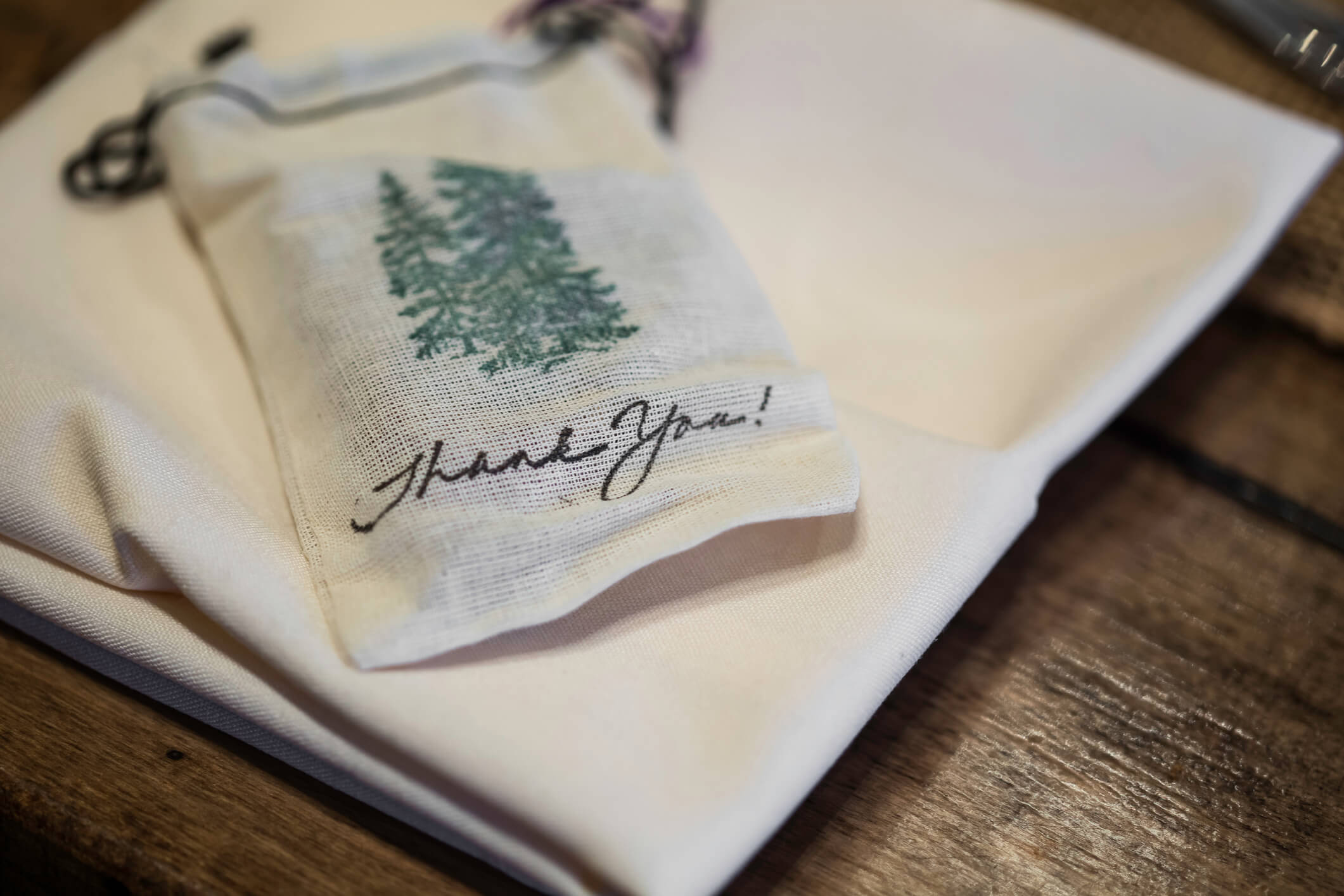 22 Eco-Friendly Wedding Favors Guests Will Flip For | Wedding Spot Blog